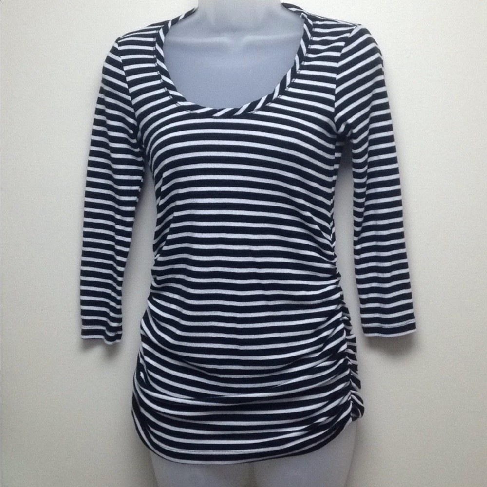 Pretty Ingrid & Isabel maternity top